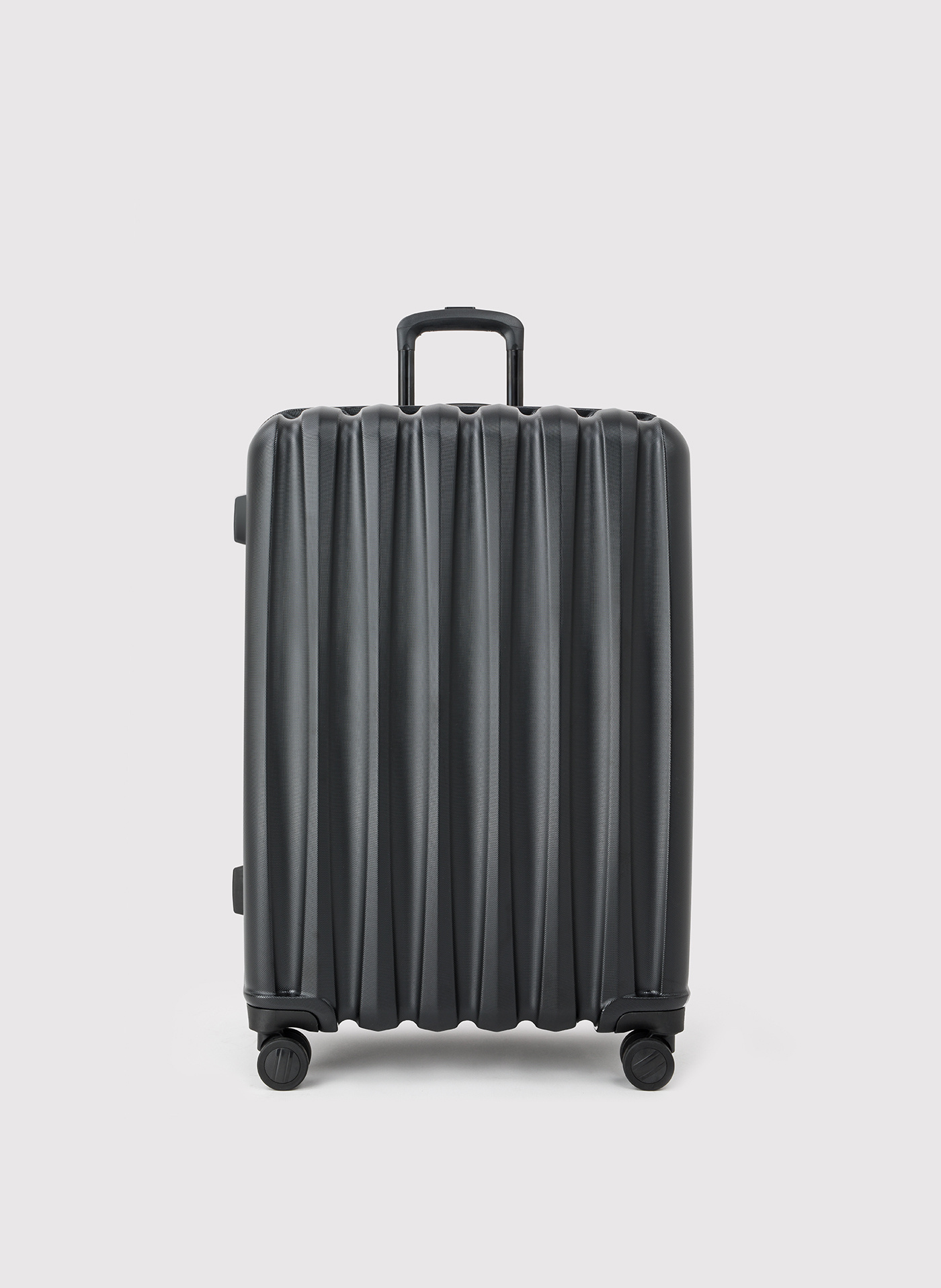 PAKO LORENTE – Duża czarna walizka ze żłobieniami