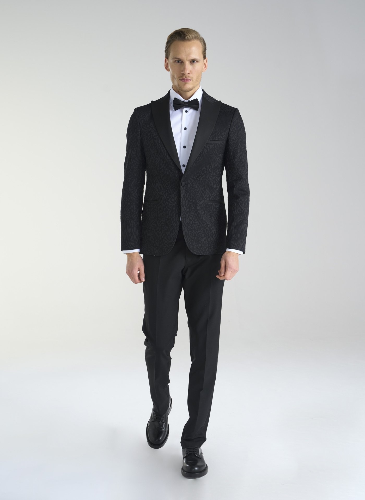 PAKO LORENTE – Czarna żakardowa marynarka smokingowa