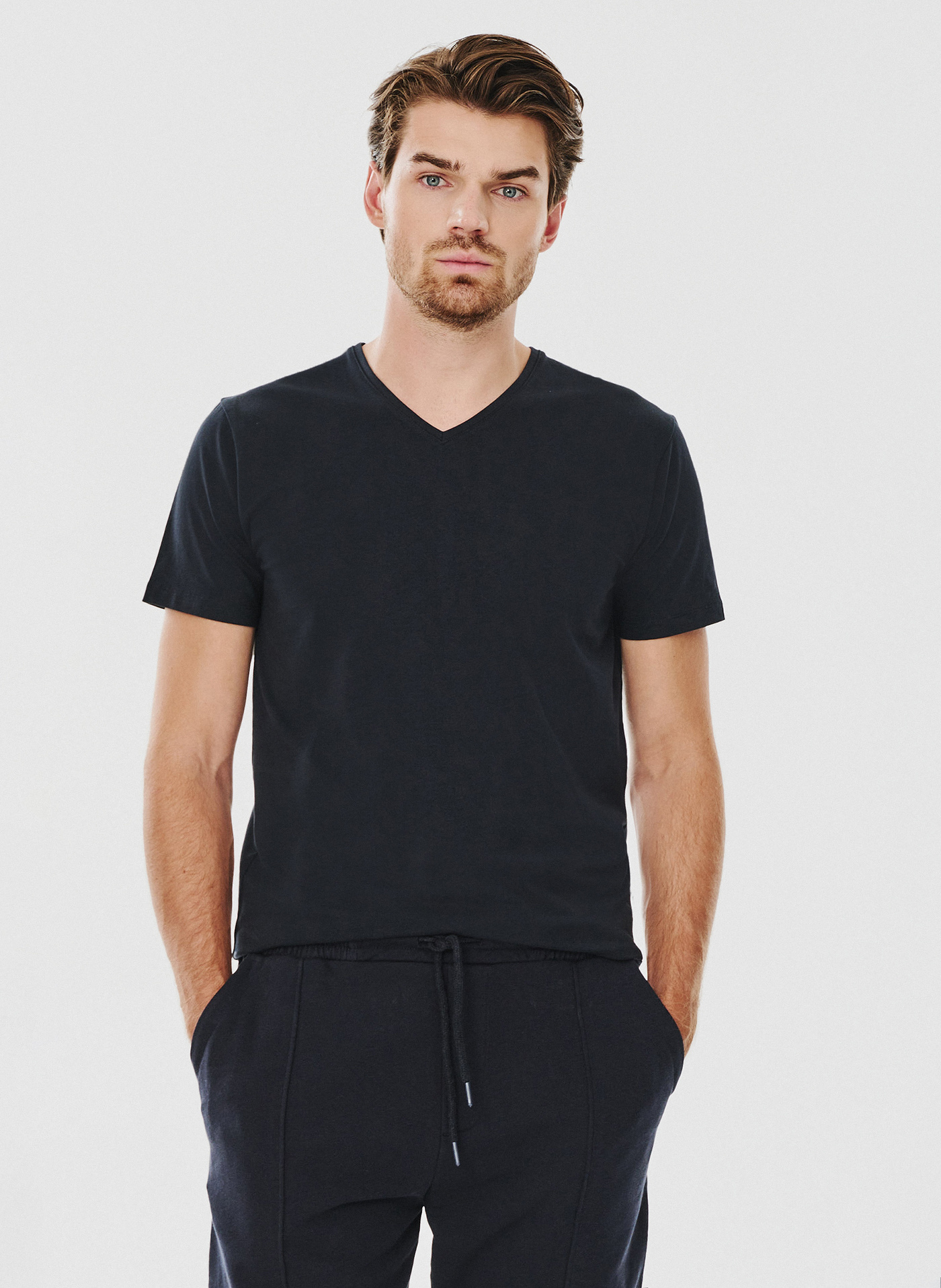 PAKO LORENTE – Granatowy gładki t-shirt v-neck