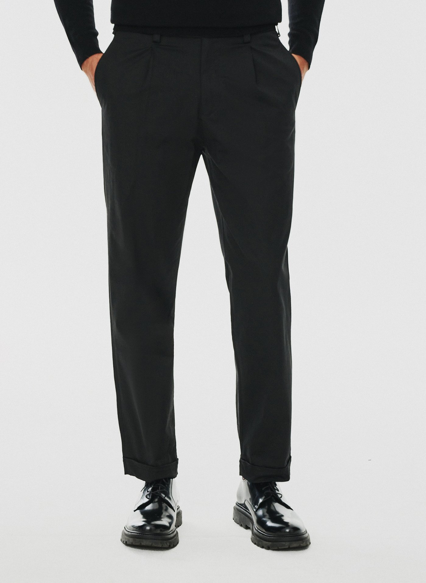 PAKO LORENTE – Czarne spodne z podwiniętą nogawką