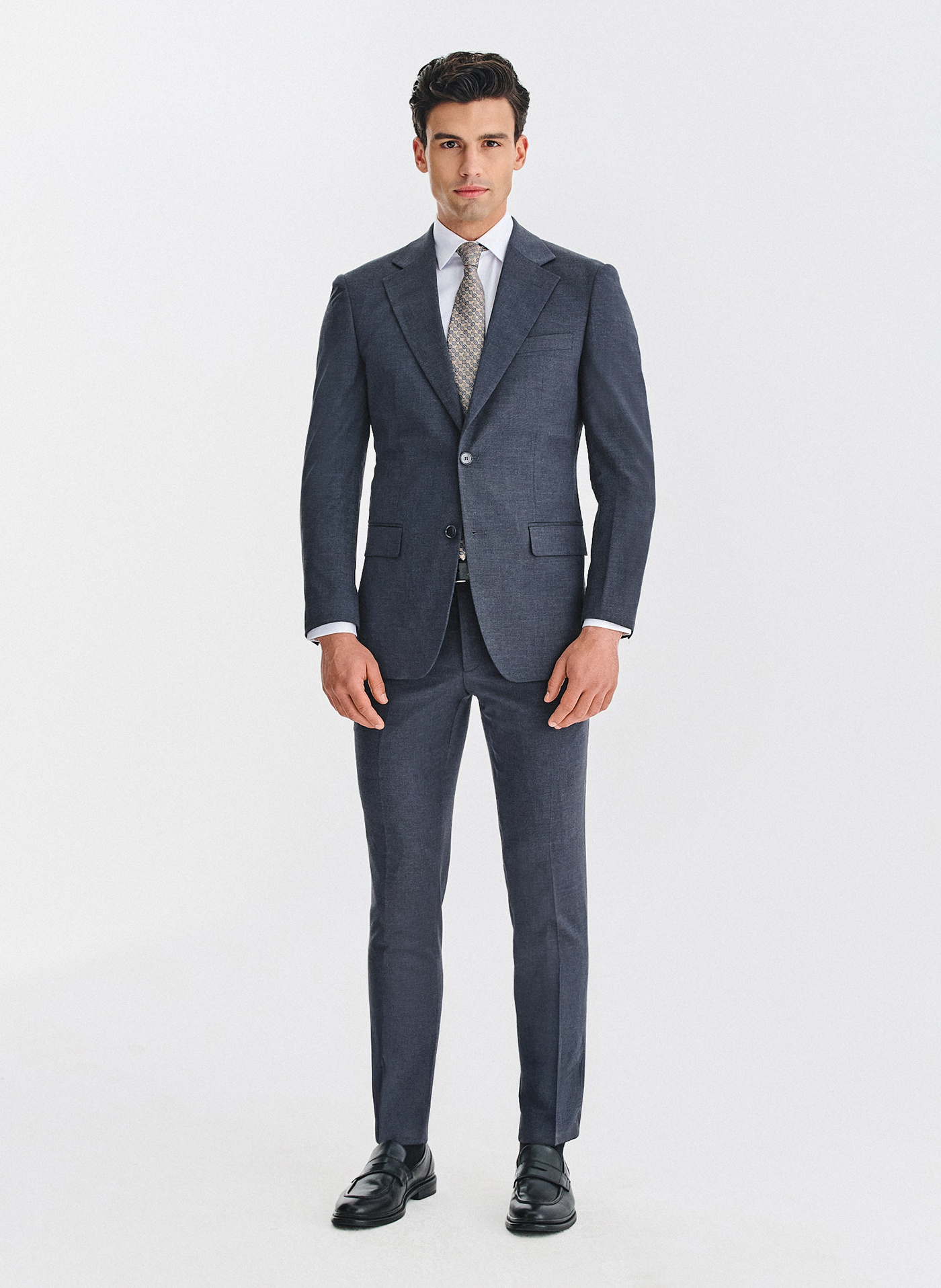 Granatowy garnitur męski