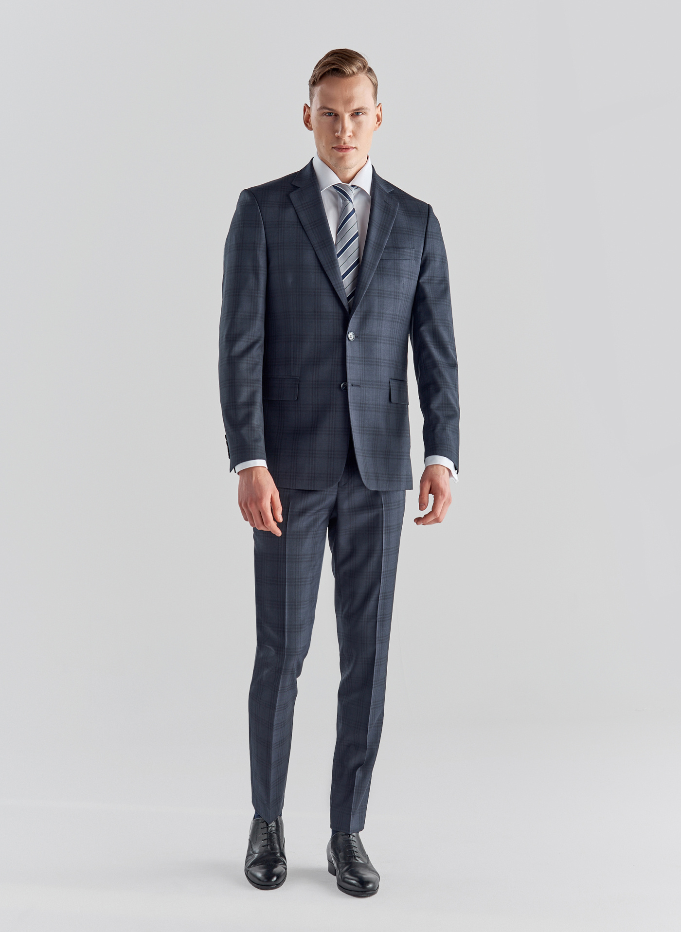 PAKO LORENTE – Granatowe spodnie garniturowe P21WP-6G-035-G