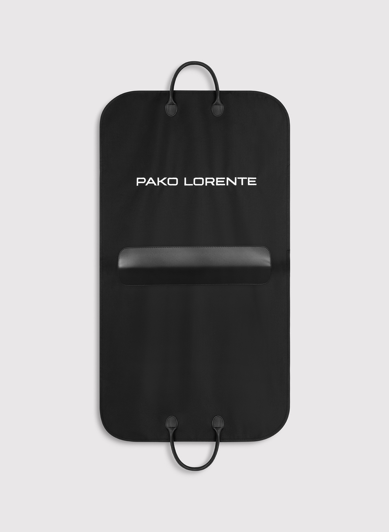 PAKO LORENTE - Czarny pokrowiec na garnitur