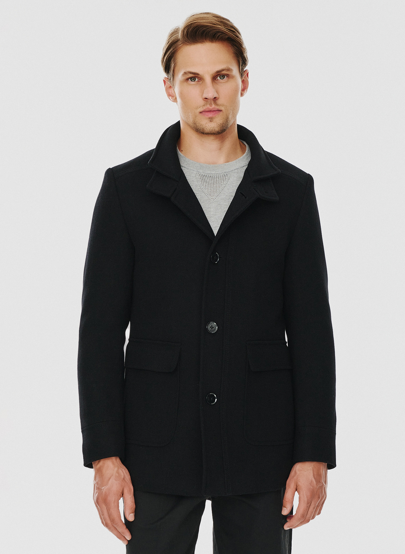 PAKO LORENTE – Czarny płaszcz męski zapinany na guziki