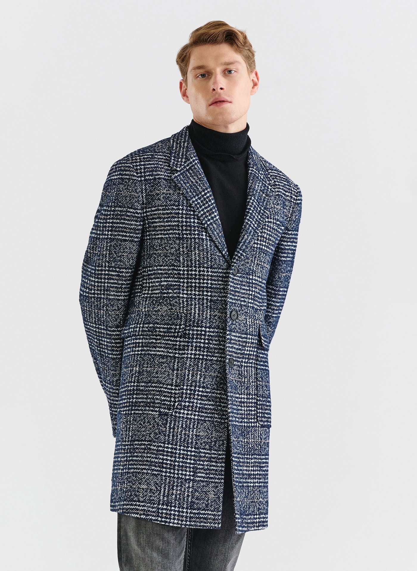 PAKO LORENTE – Granatowy męski płaszcz w kratę