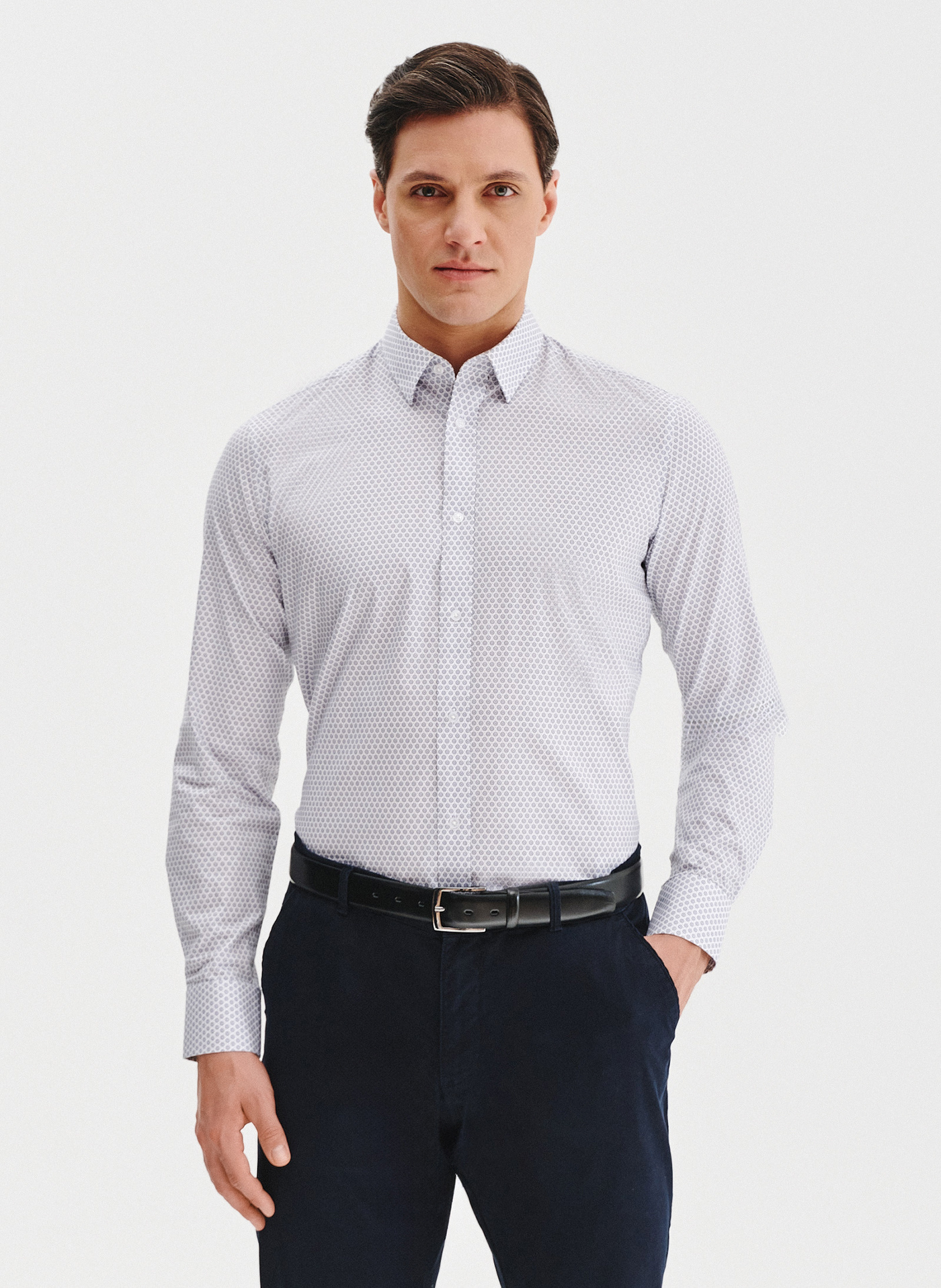 Biała koszula męska w mikrowzór