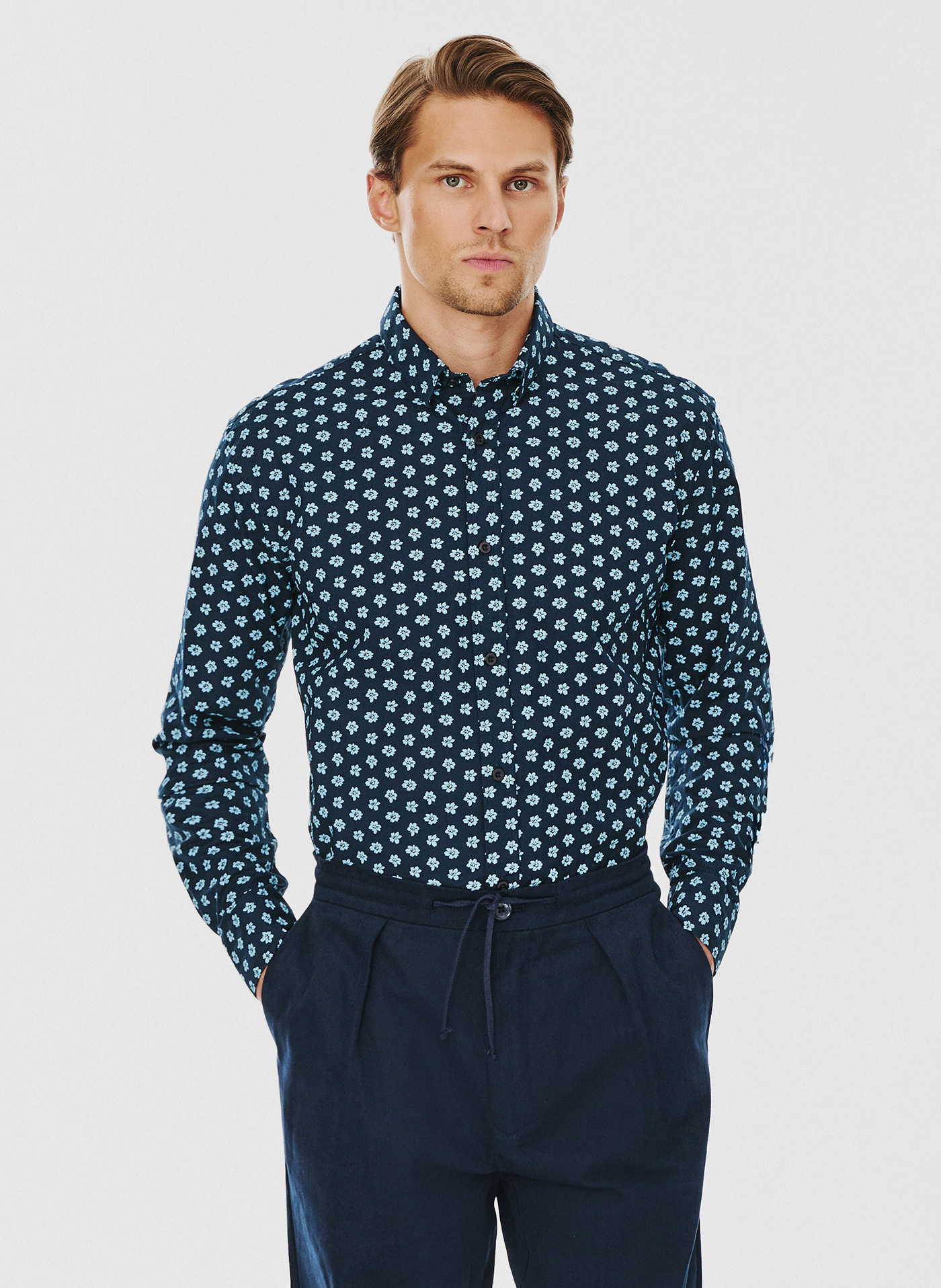 PAKO LORENTE – Granatowa koszula męska w kwiaty