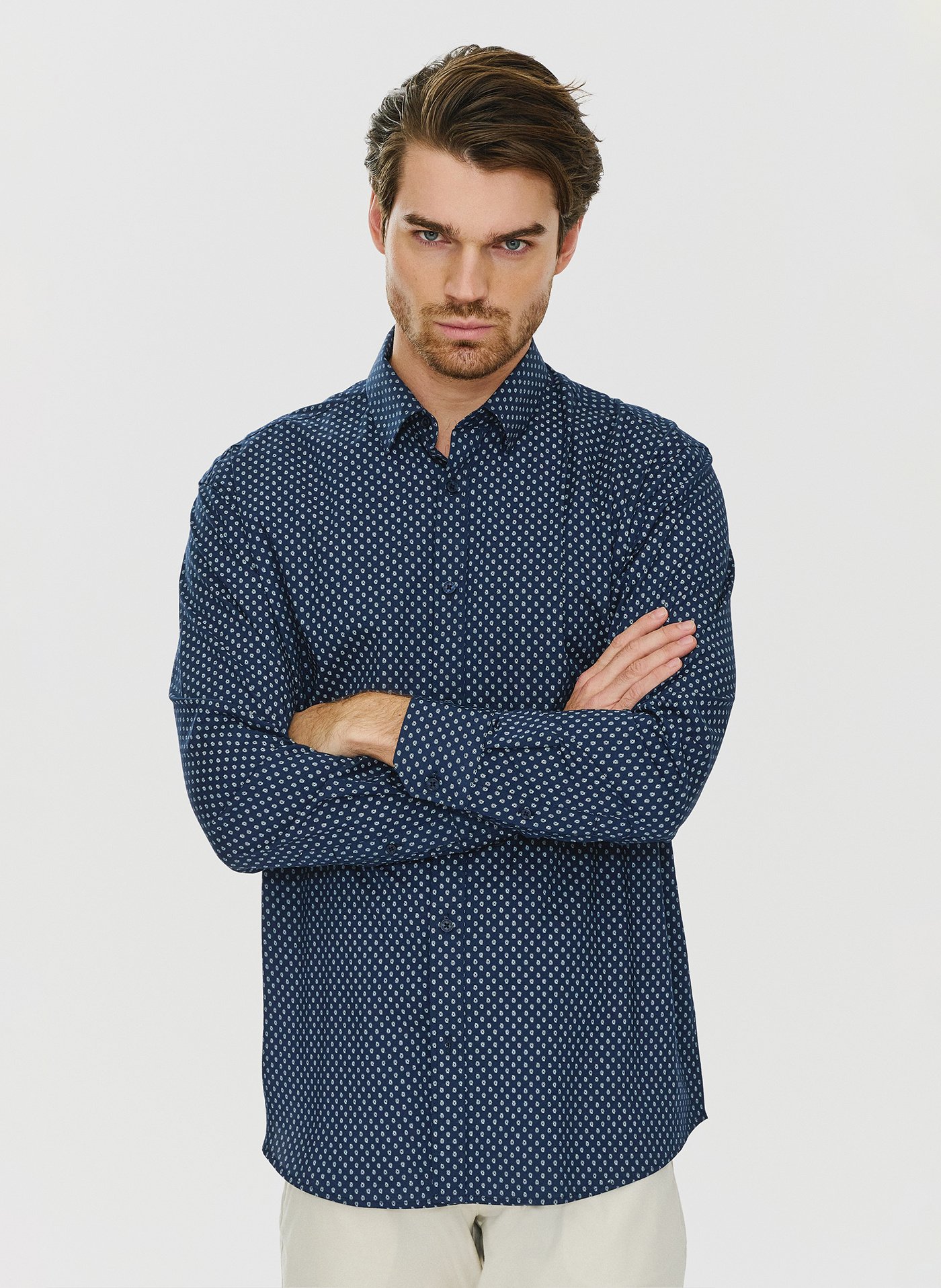 PAKO LORENTE – Granatowa koszula o prostym kroju we wzór paisley P24SF-1X-029-G-R - Pako Lorente