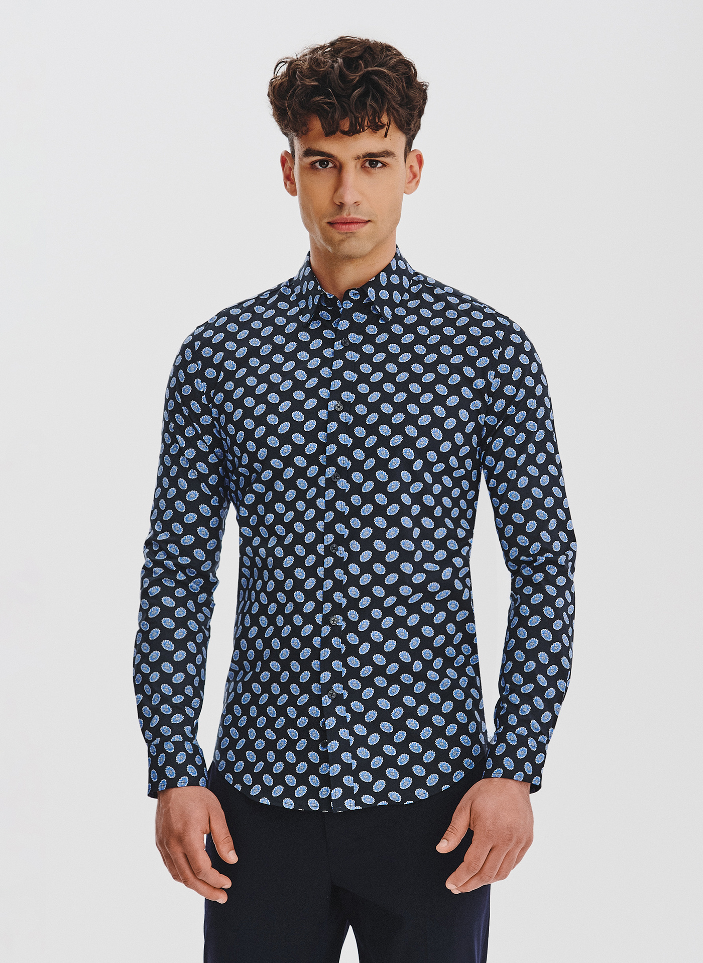 PAKO LORENTE – Granatowa koszula w kwiaty