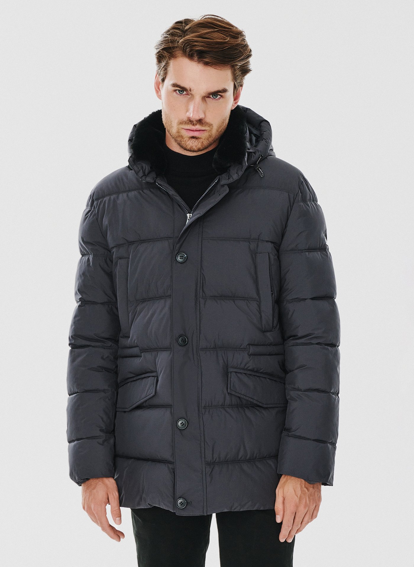 PAKO LORENTE – Granatowa pikowana kurtka z futrzanym kołnierzem