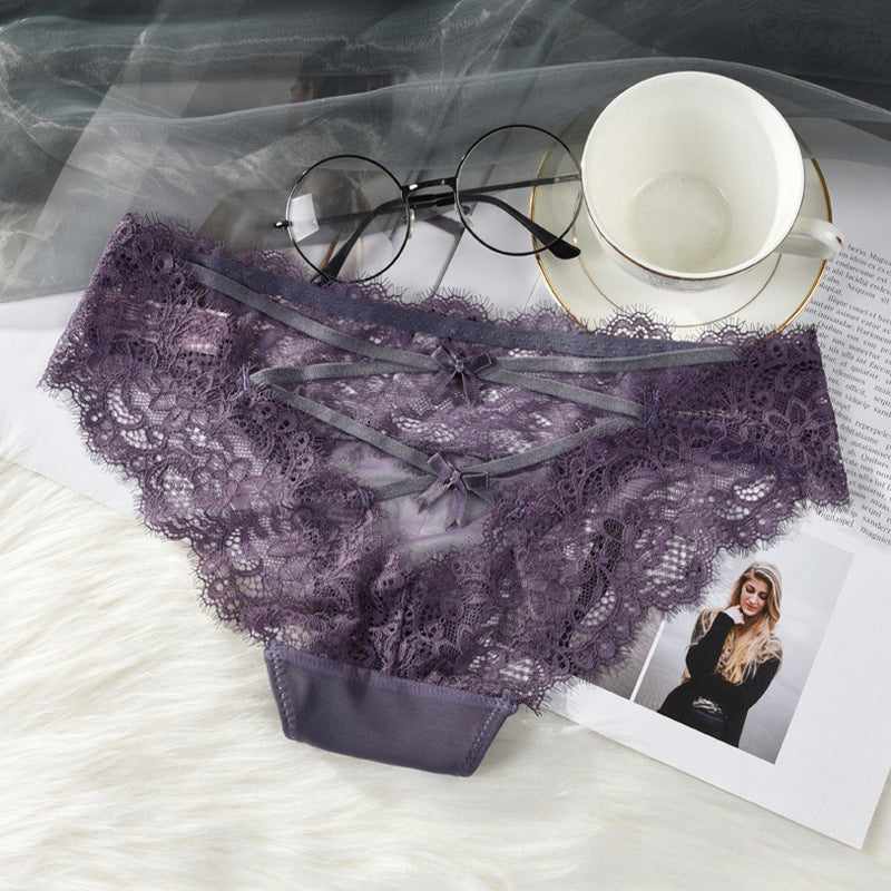 Stringi koronkowe z paseczkami na specjalne okazje Zeliha