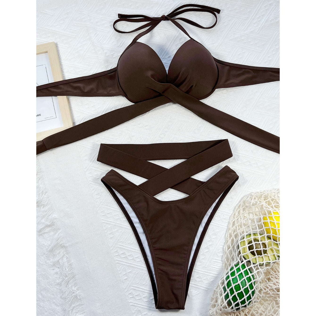 Bikini z ozdobnymi paskami na plażę i basen Shireen