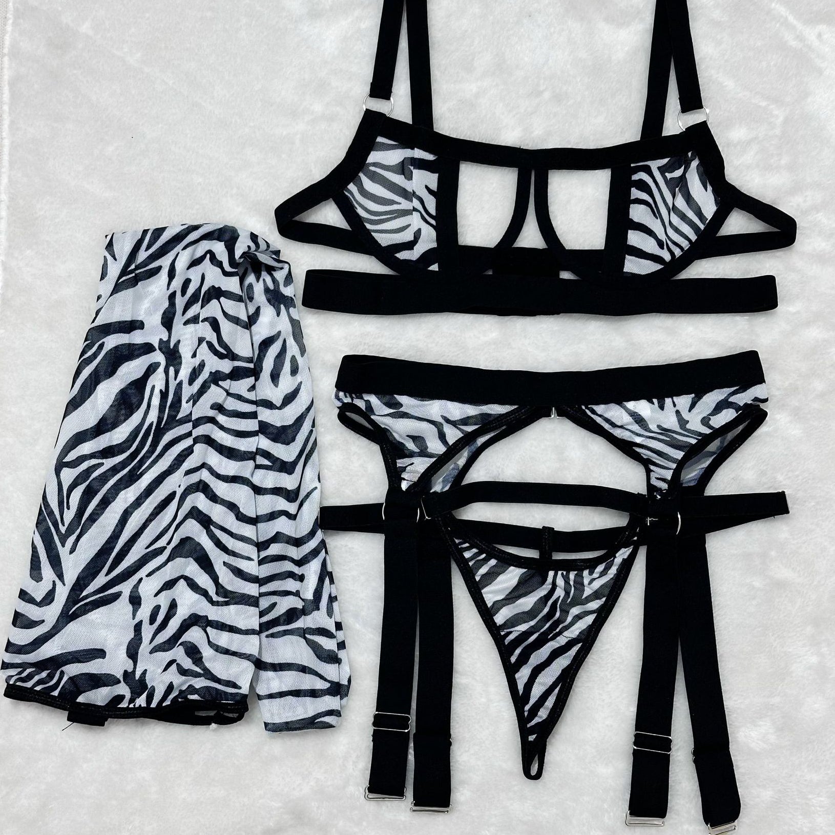 Zestaw bielizny z prześwitującymi elementami na romantyczny wieczór Rosmarie