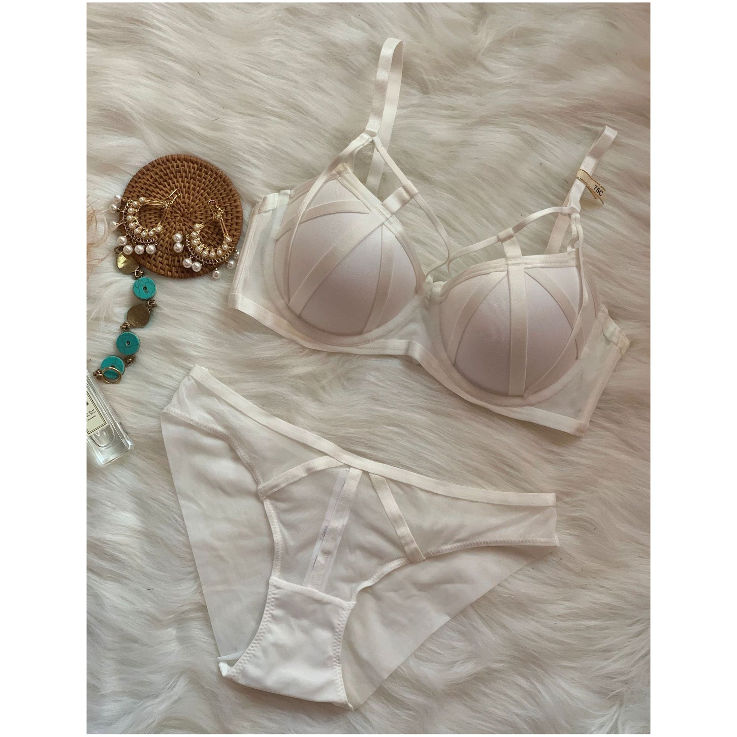 Komplet bielizny z paseczkami na romantyczne wieczory Shala