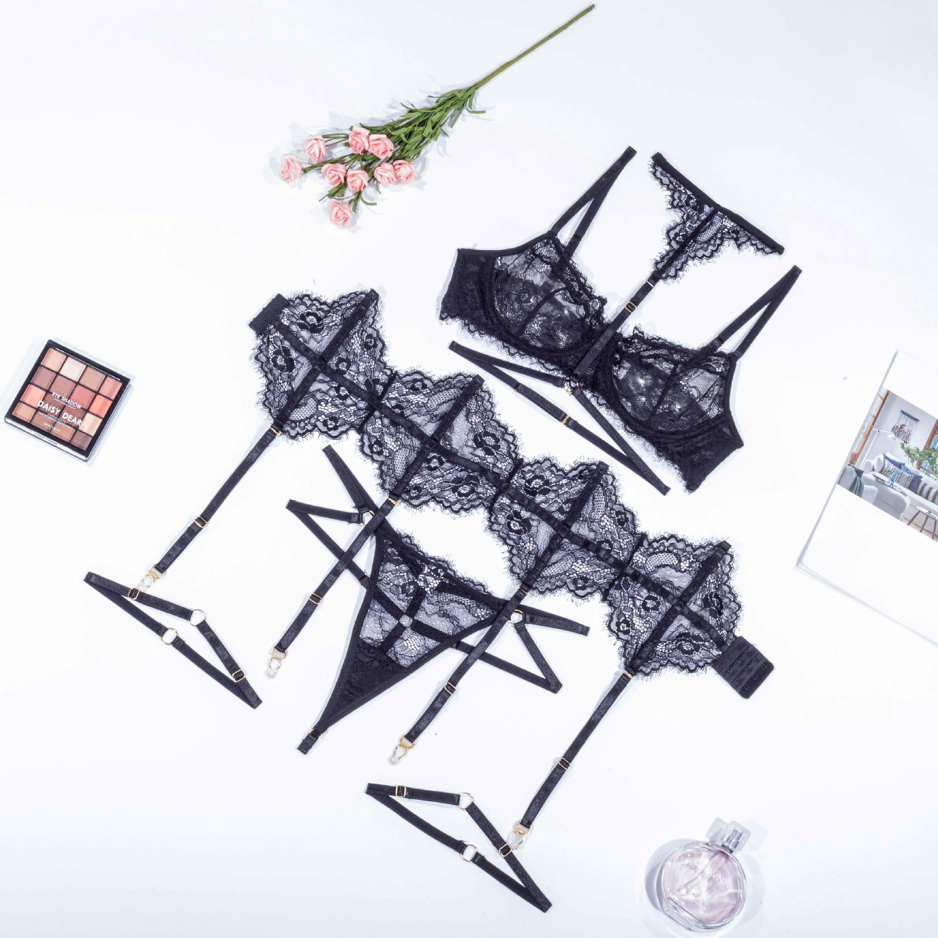 Koronkowy komplet bielizny z pasem do pończoch na romantyczny wieczór Fatinah