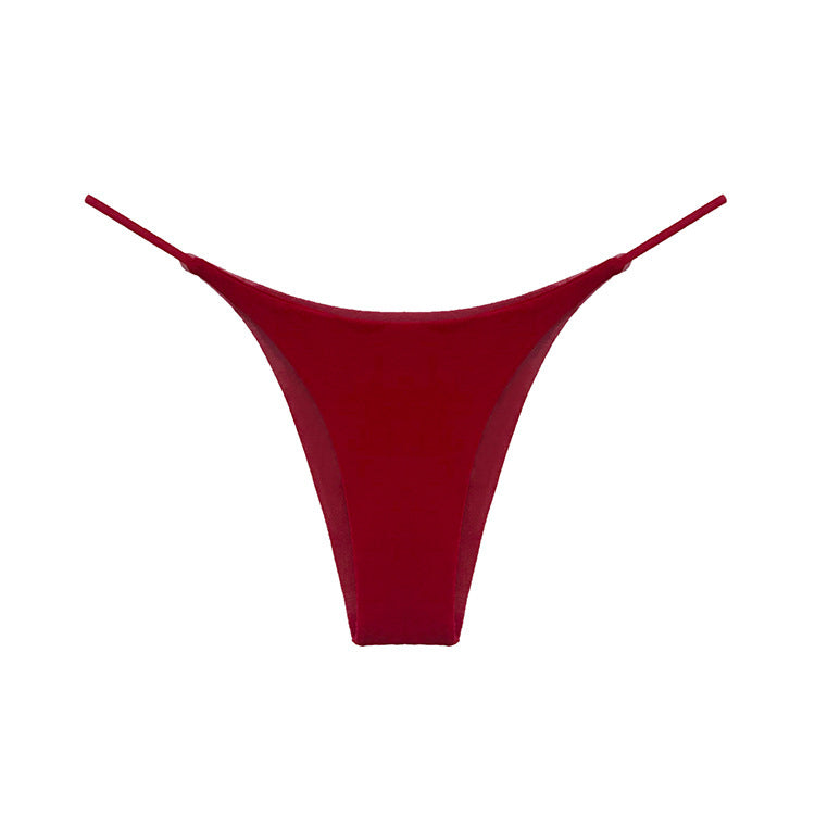 Stringi z delikatnym paskiem niewidoczne pod ubraniem Ronalda