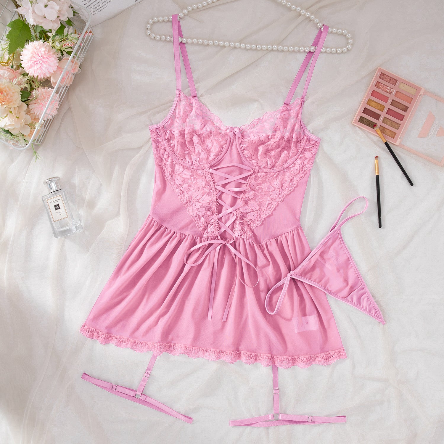 Zestaw nocny satynowy z koronką na romantyczne wieczory Jessalyn