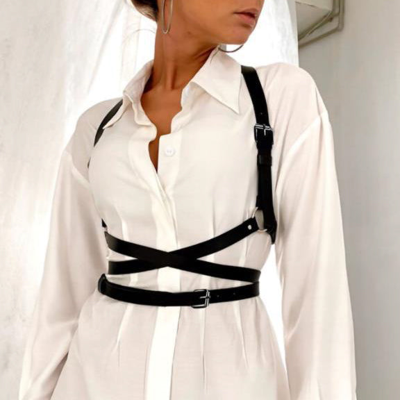 Regulowany harness z wysokiej jakości materiałów dla unikalnych stylizacji Annatina