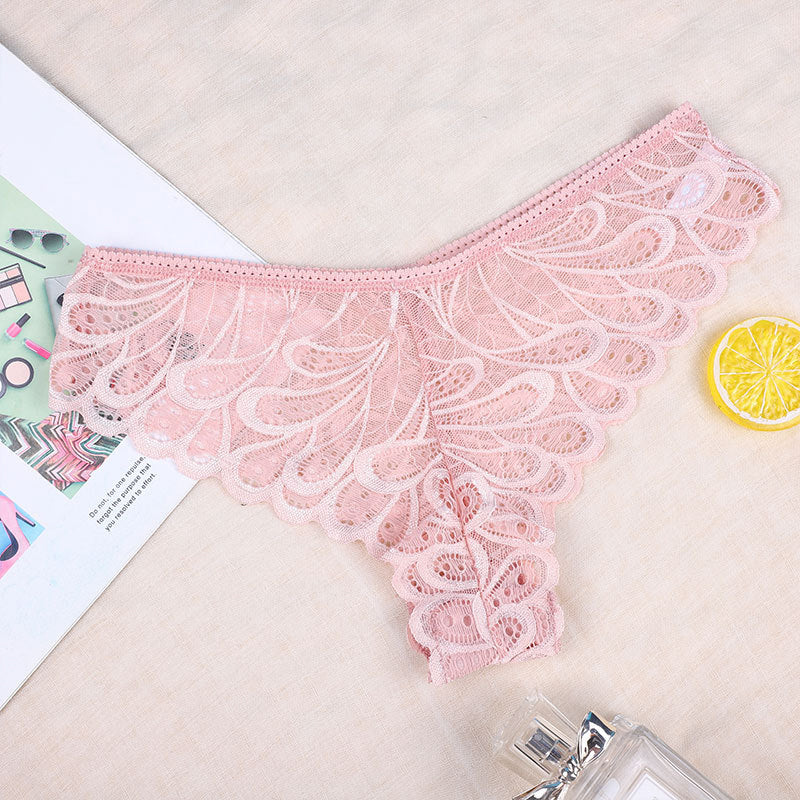 Stringi koronkowe z delikatnego materiału na romantyczne wieczory Jacquelyne