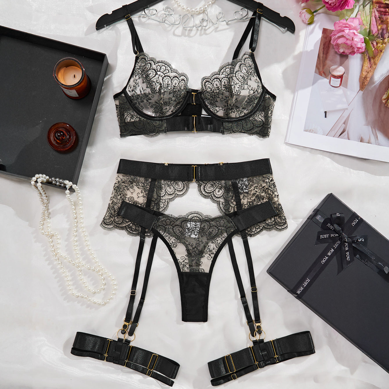 Zestaw bielizny z koronkowym haftem na romantyczne wieczory Ivey