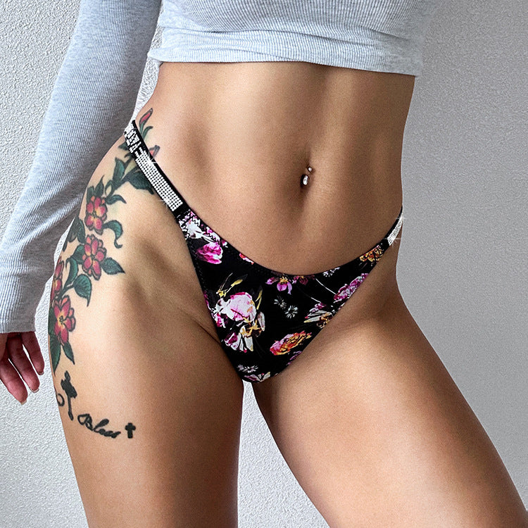 Majtki z ozdobną gumką podkreślające sylwetkę Magga