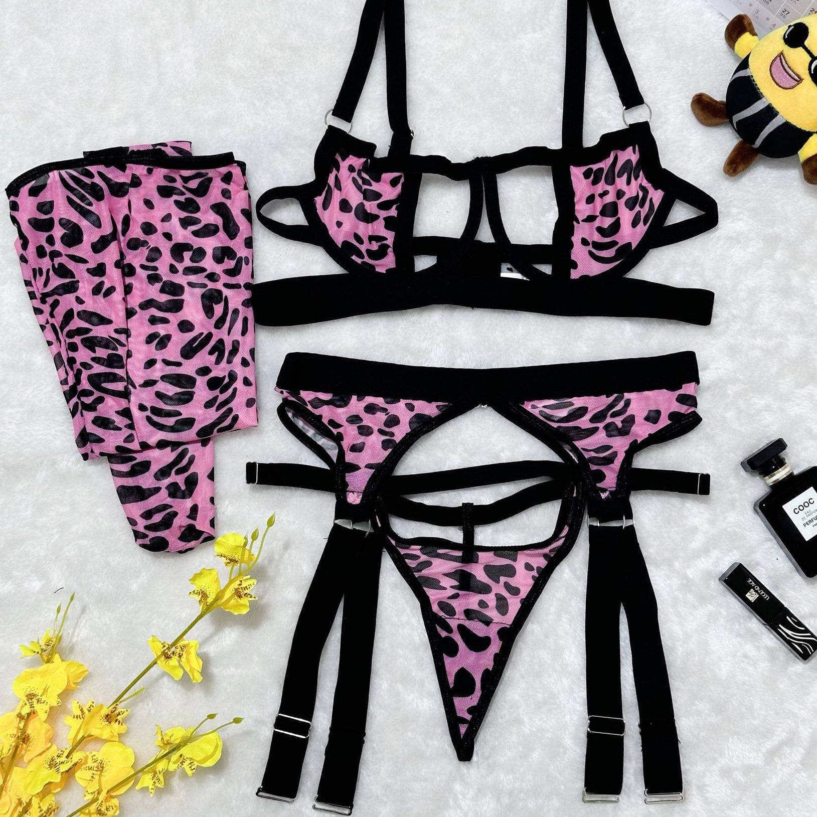 Zestaw bielizny z prześwitującymi elementami na romantyczny wieczór Rosmarie