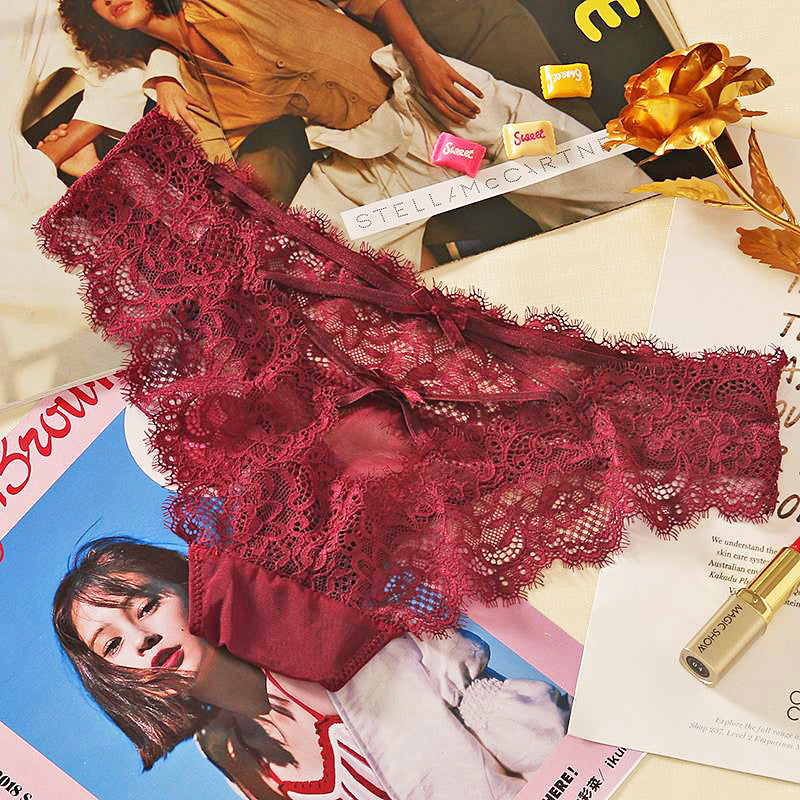 Stringi koronkowe z paseczkami na specjalne okazje Zeliha