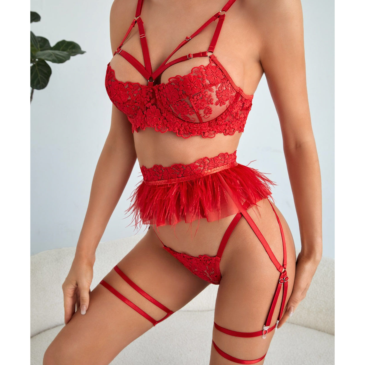 Komplet bielizny z koronką i piórkami elegancki Gitza