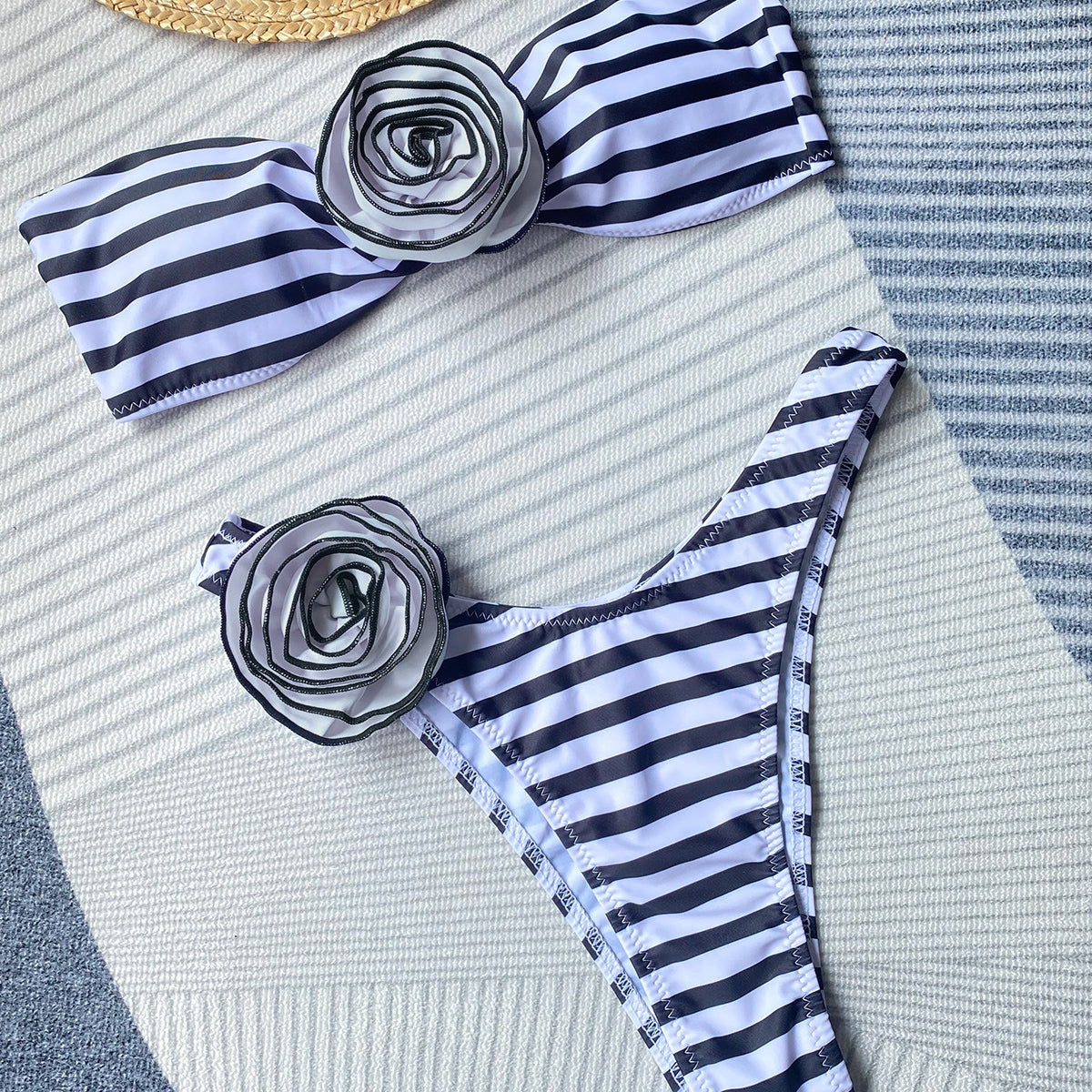 Bikini bez ramiączek z kwiatowym wzorem na lato Corella