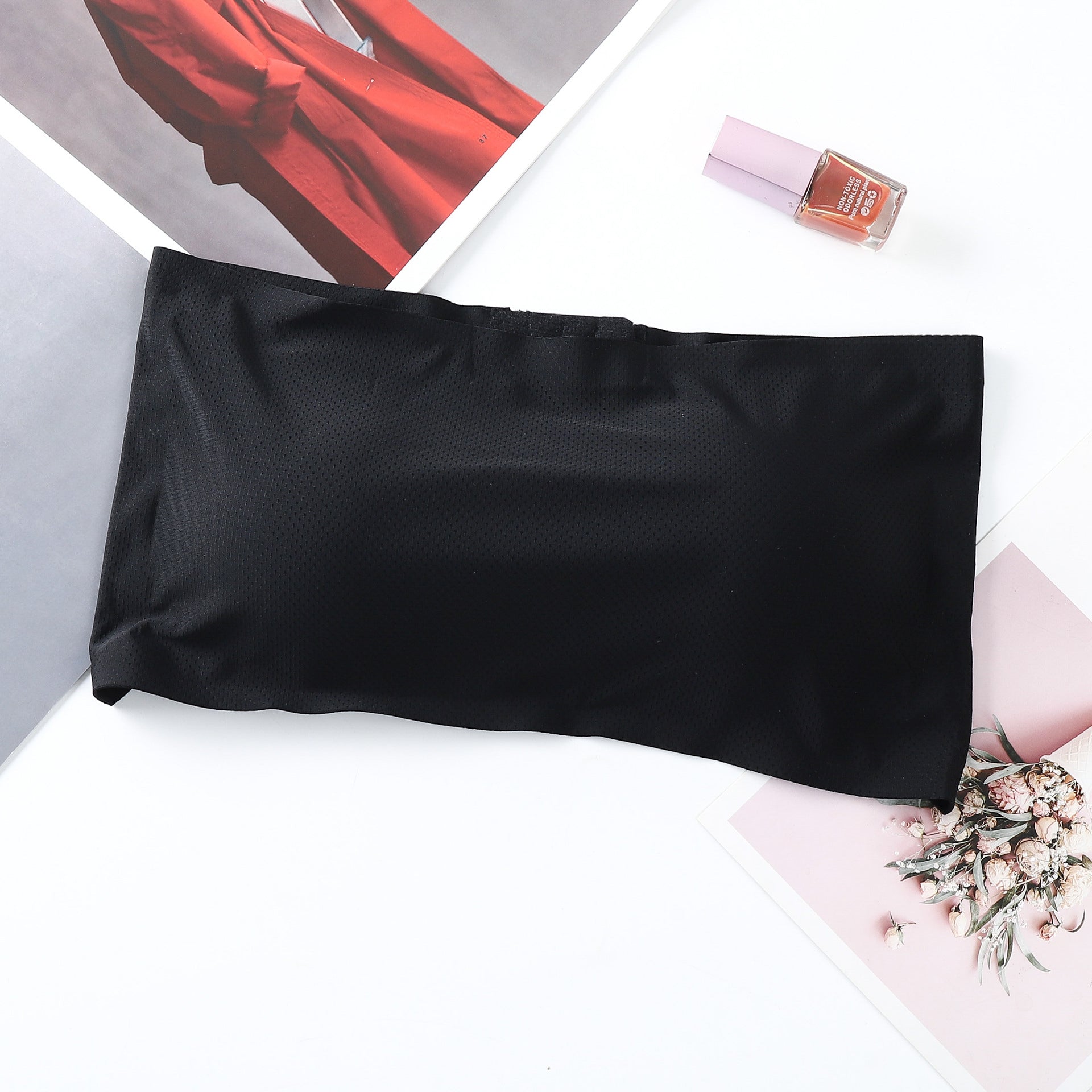 Top usztywniany bez ramiączek do codziennych i eleganckich stylizacji Snezha