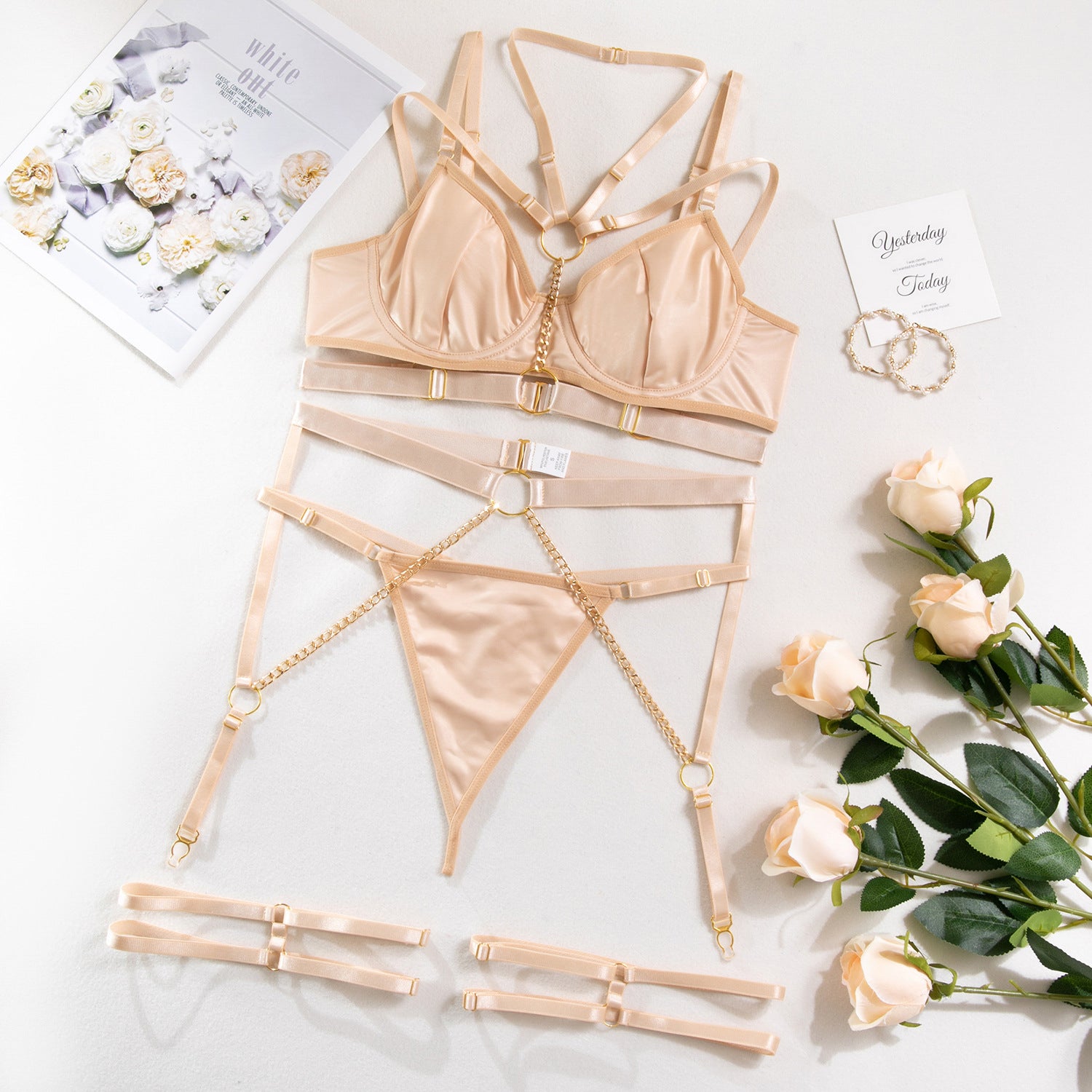 Komplet bielizny z łańcuszkami na romantyczne wieczory Serin