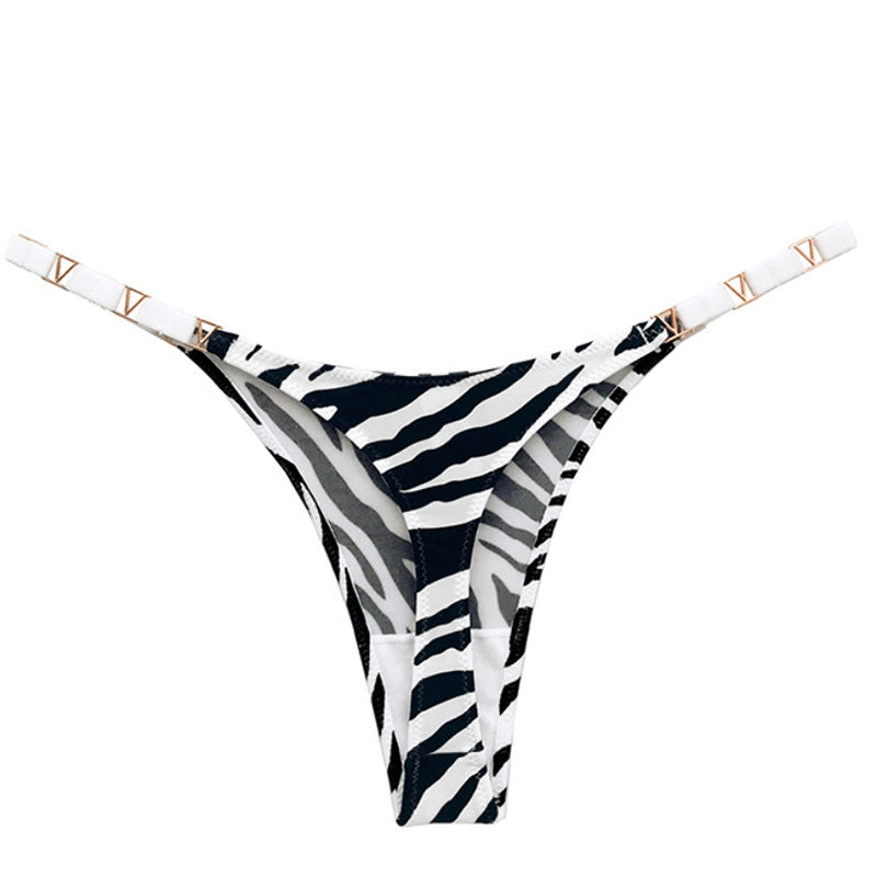 Stringi z ozdobną gumką na specjalne okazje Delcie