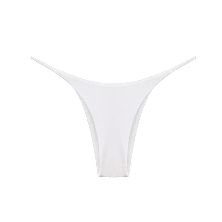 Stringi z delikatnym paskiem niewidoczne pod ubraniem Ronalda