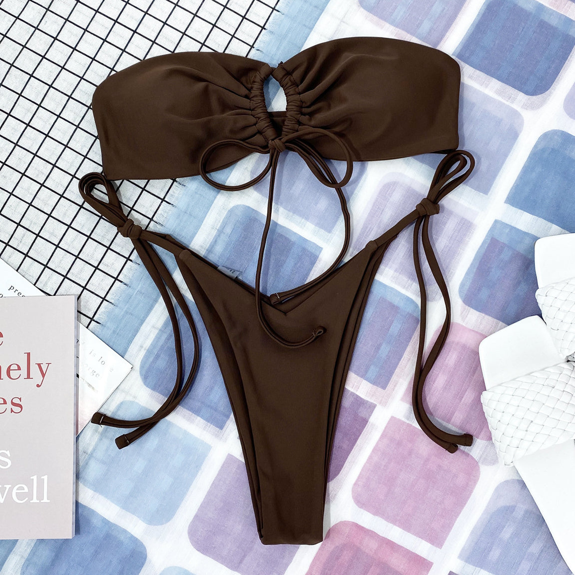 Bikini z topem bandeau z regulowanymi sznurkami na plażę Dodie