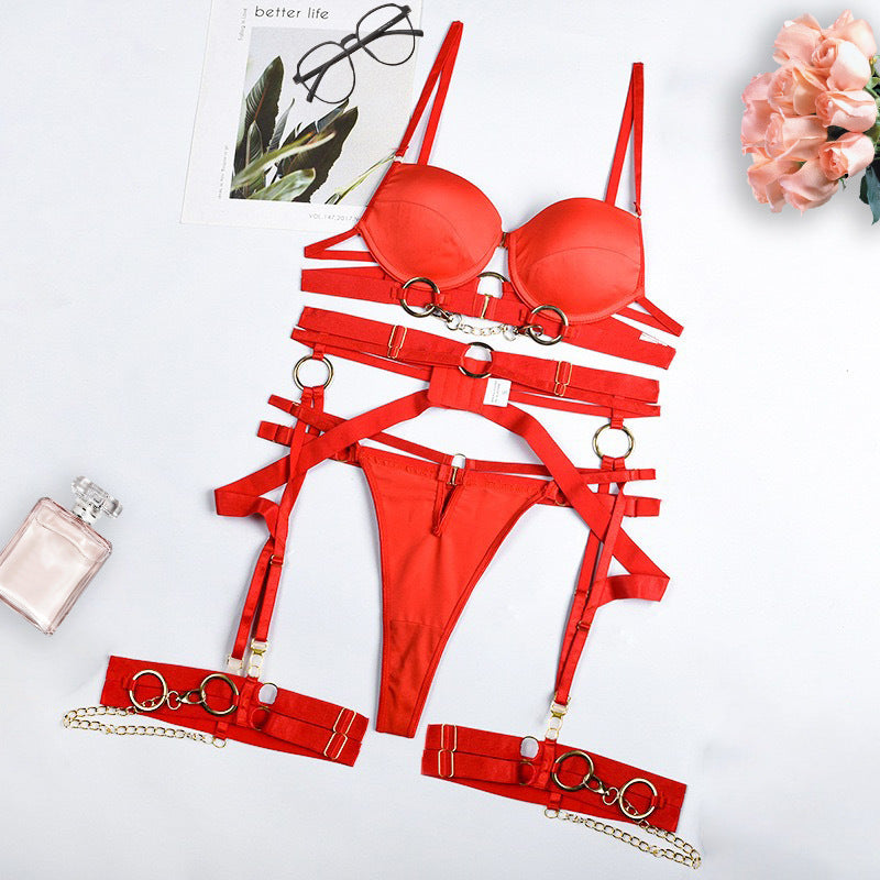 Komplet bielizny z pasem i łańcuszkiem elegancki design Hajnalka