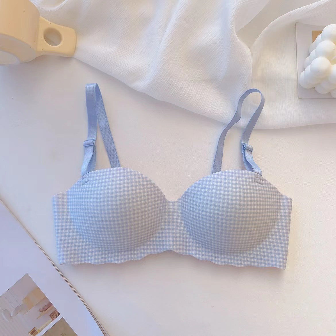 Biustonosz balkonetka miękki do codziennych stylizacji Kenda