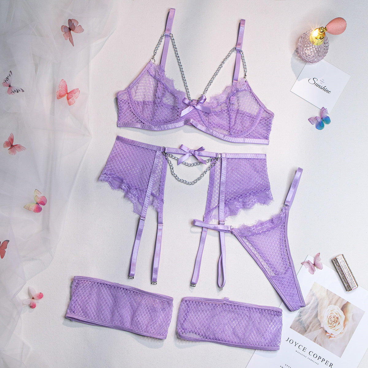 Bielizna z koronką i łańcuszkiem na romantyczne wieczory Jeehyun