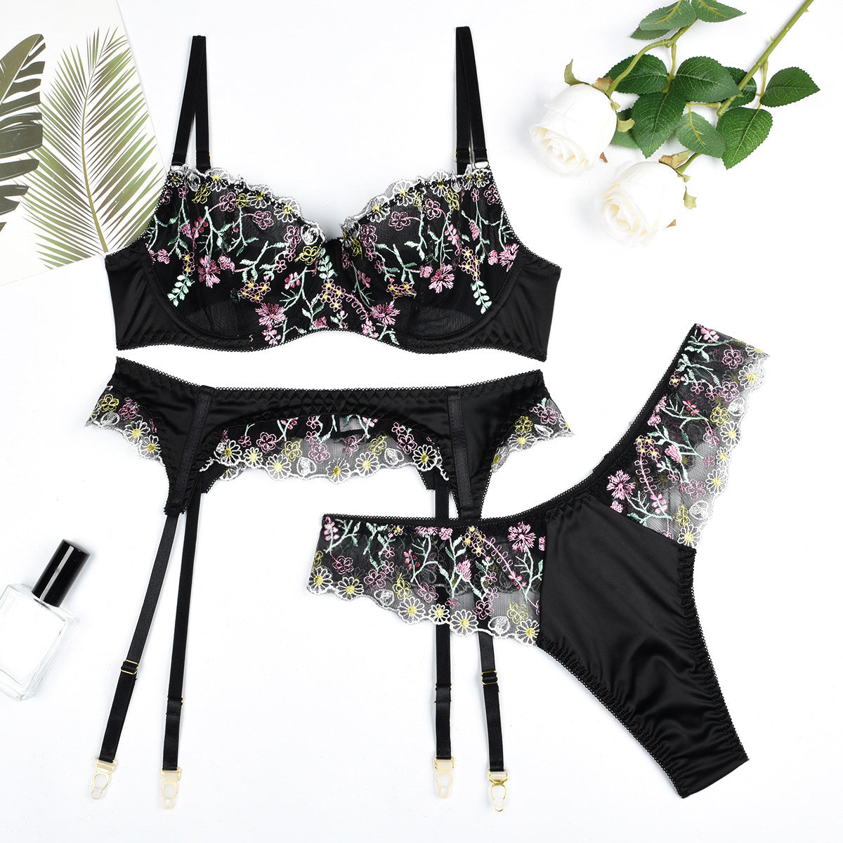 Komplet bielizny z wyszywanymi detalami Gesche