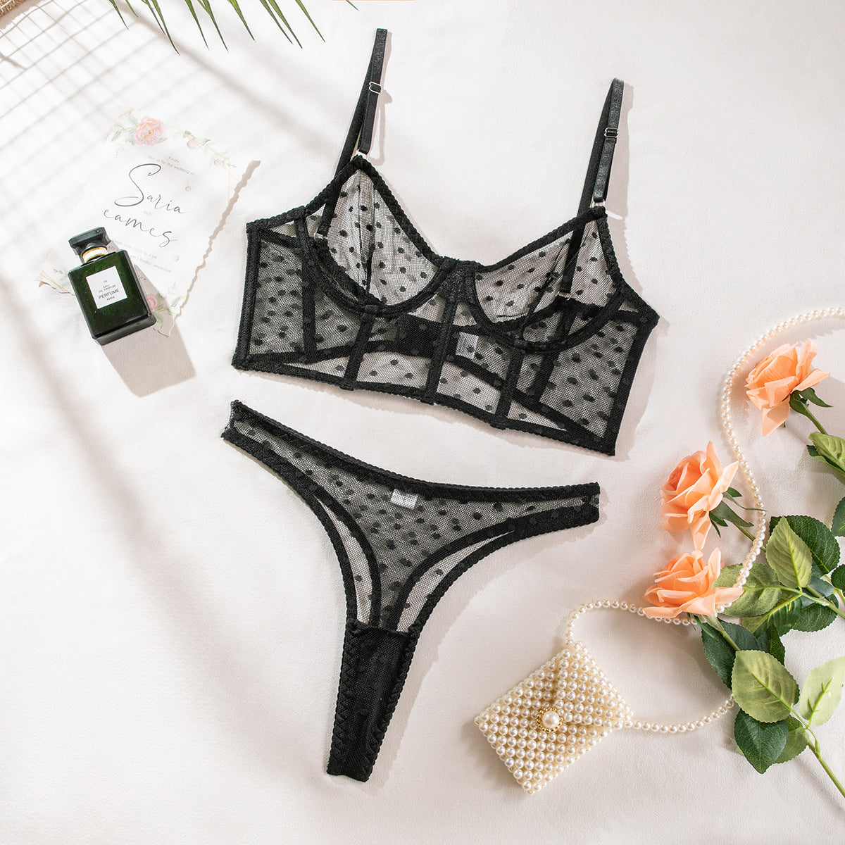 Komplet bielizny z siateczki z biustonoszem i stringami na romantyczne wieczory Zonda