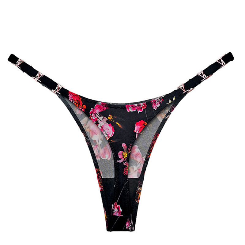 Stringi z ozdobną gumką na specjalne okazje Delcie