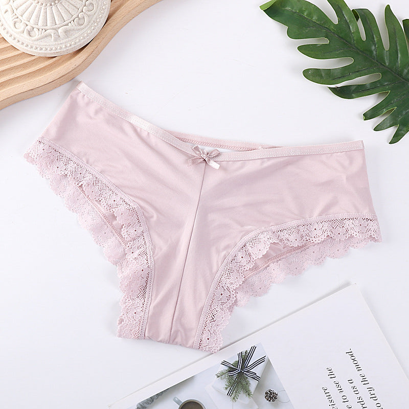 Majtki z koronką i wycięciem na specjalne okazje Kantha