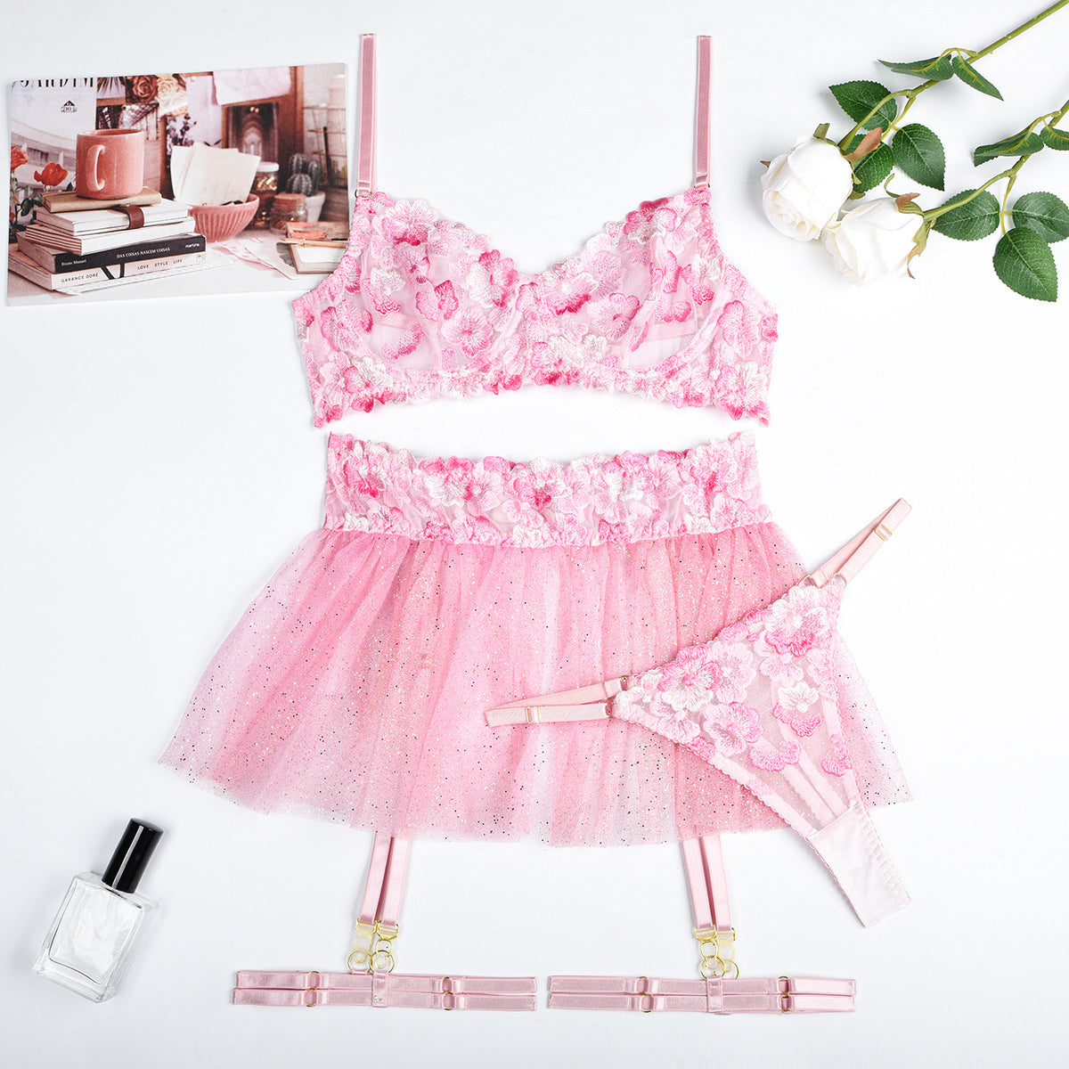 Komplet bielizny z delikatnymi zdobieniami na każdą okazję Idalina