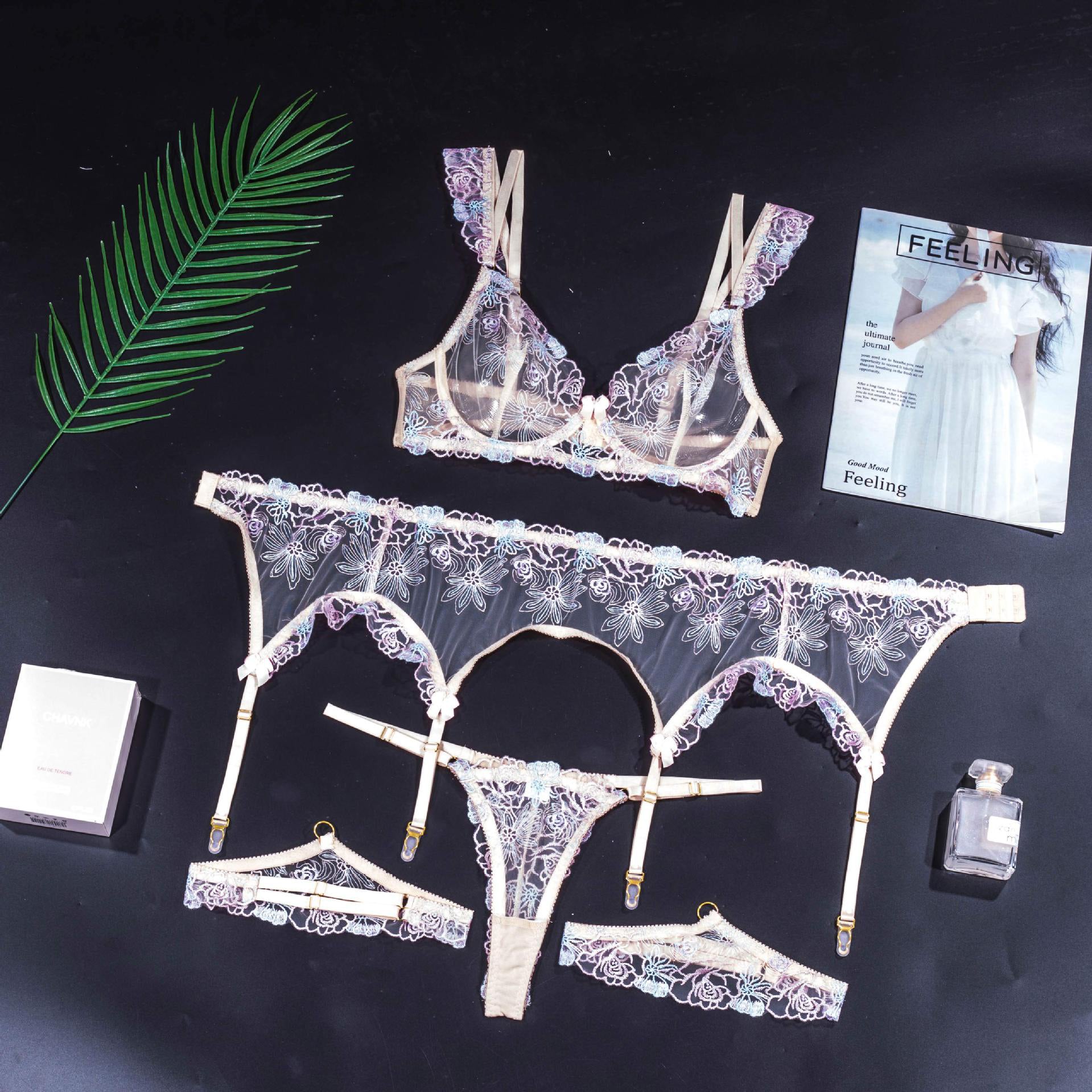 Koronkowy komplet bielizny z regulowanymi ramiączkami Alverta