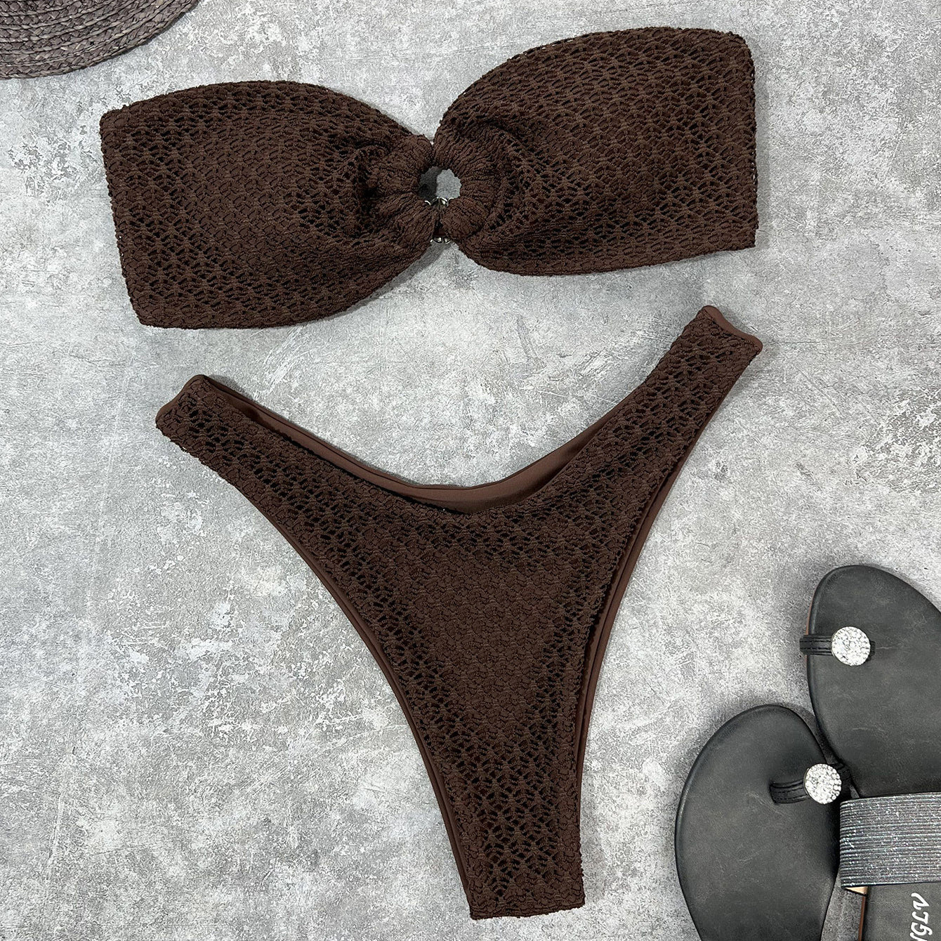 Strój kąpielowy bez ramiączek z dopasowanymi majtkami Khalani