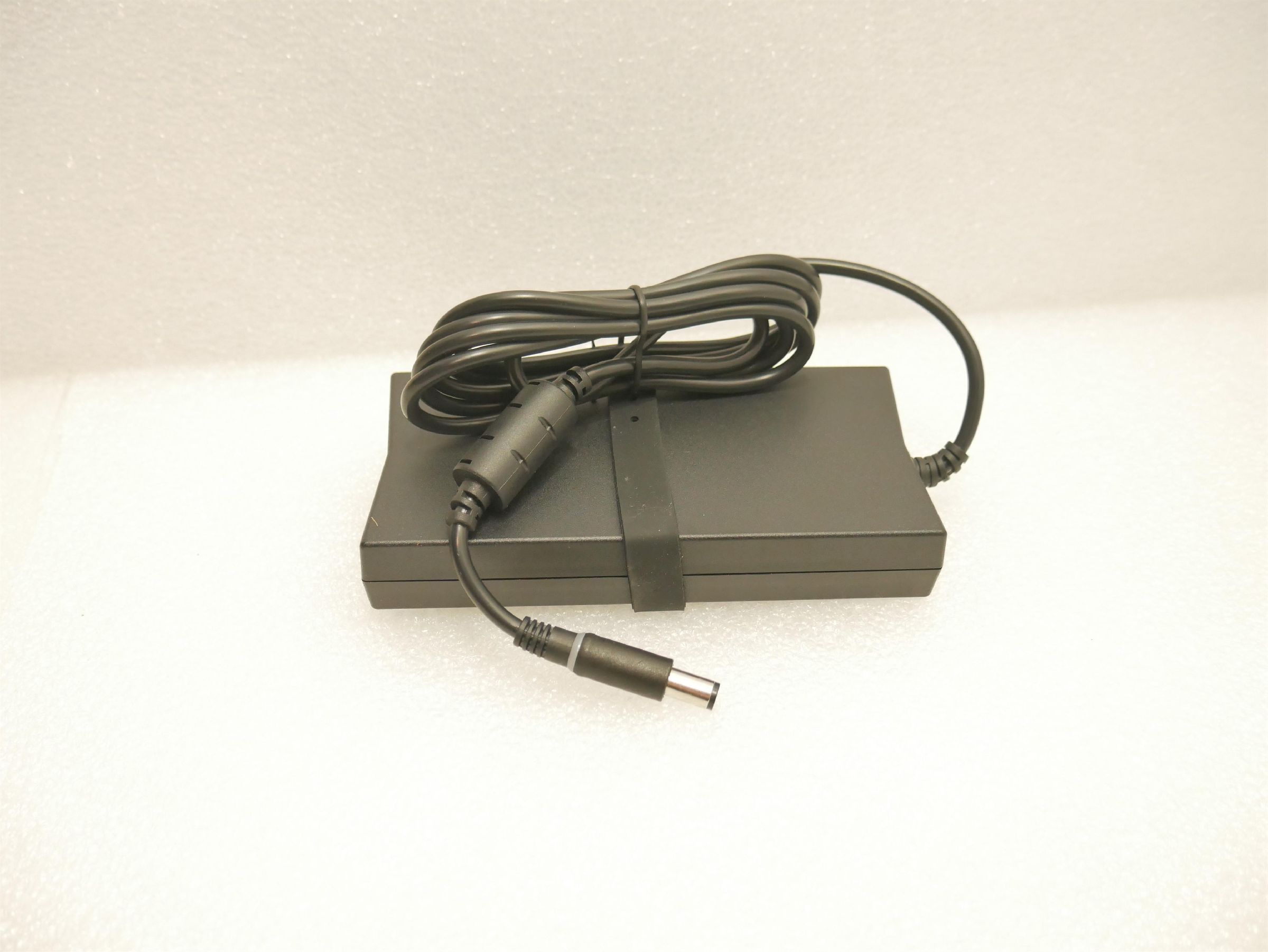 Zasilacz do laptopa Dell 130 W, 5 mm, 6.7 A, 19.5 V (DA130PE1-00) [outlet]