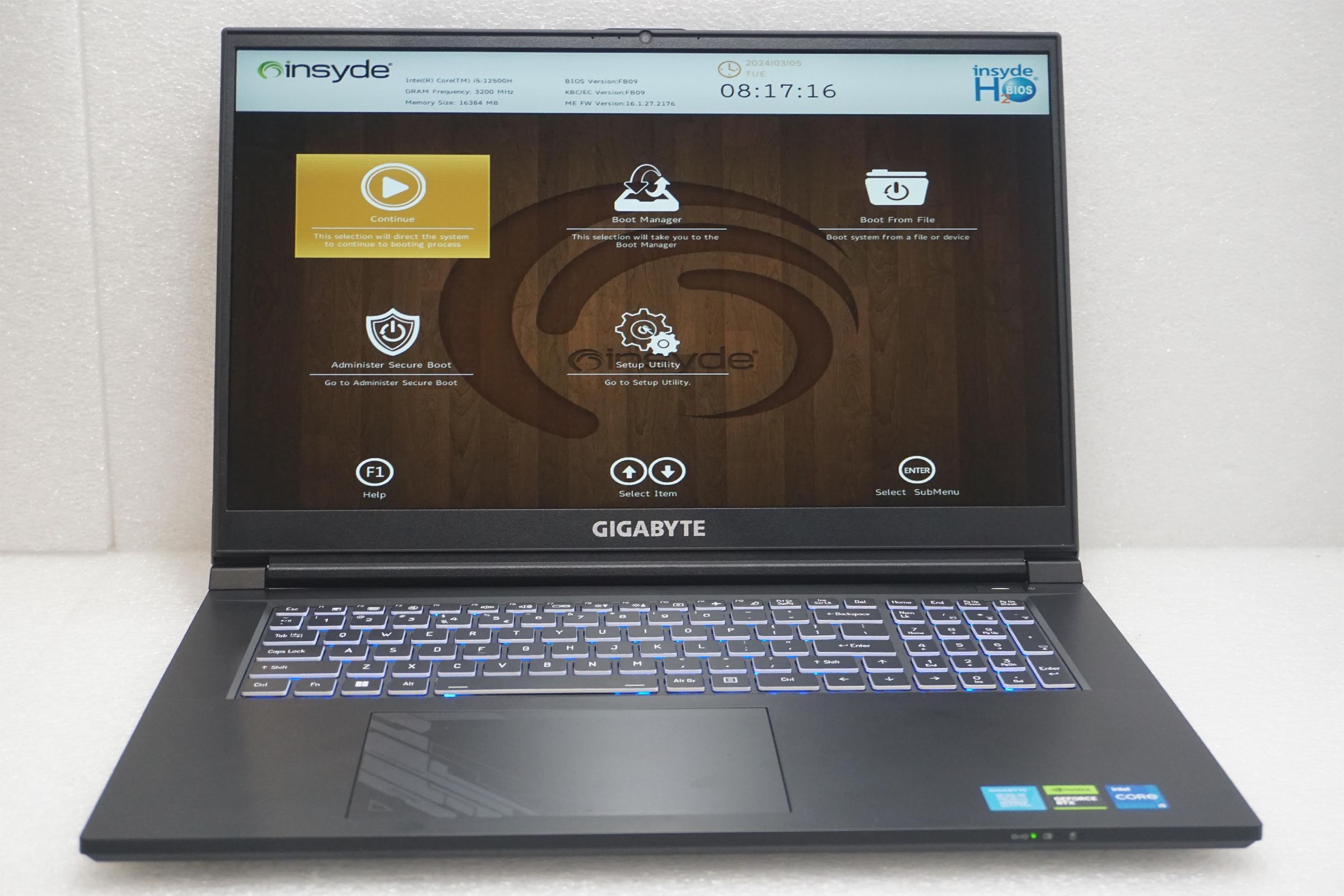 Laptop Gigabyte G7 KF i5-12500H / 16 GB / 512 GB / RTX 4060 / 144 Hz (KF-E3EE213SD) [outlet]