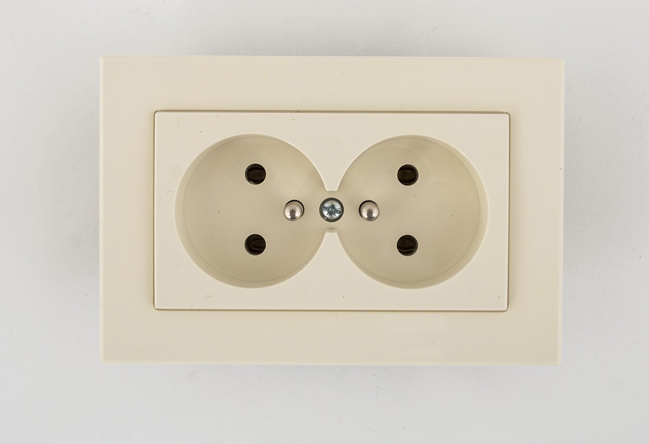 SOCKET DOUBLE EARTHED BEIGE XP