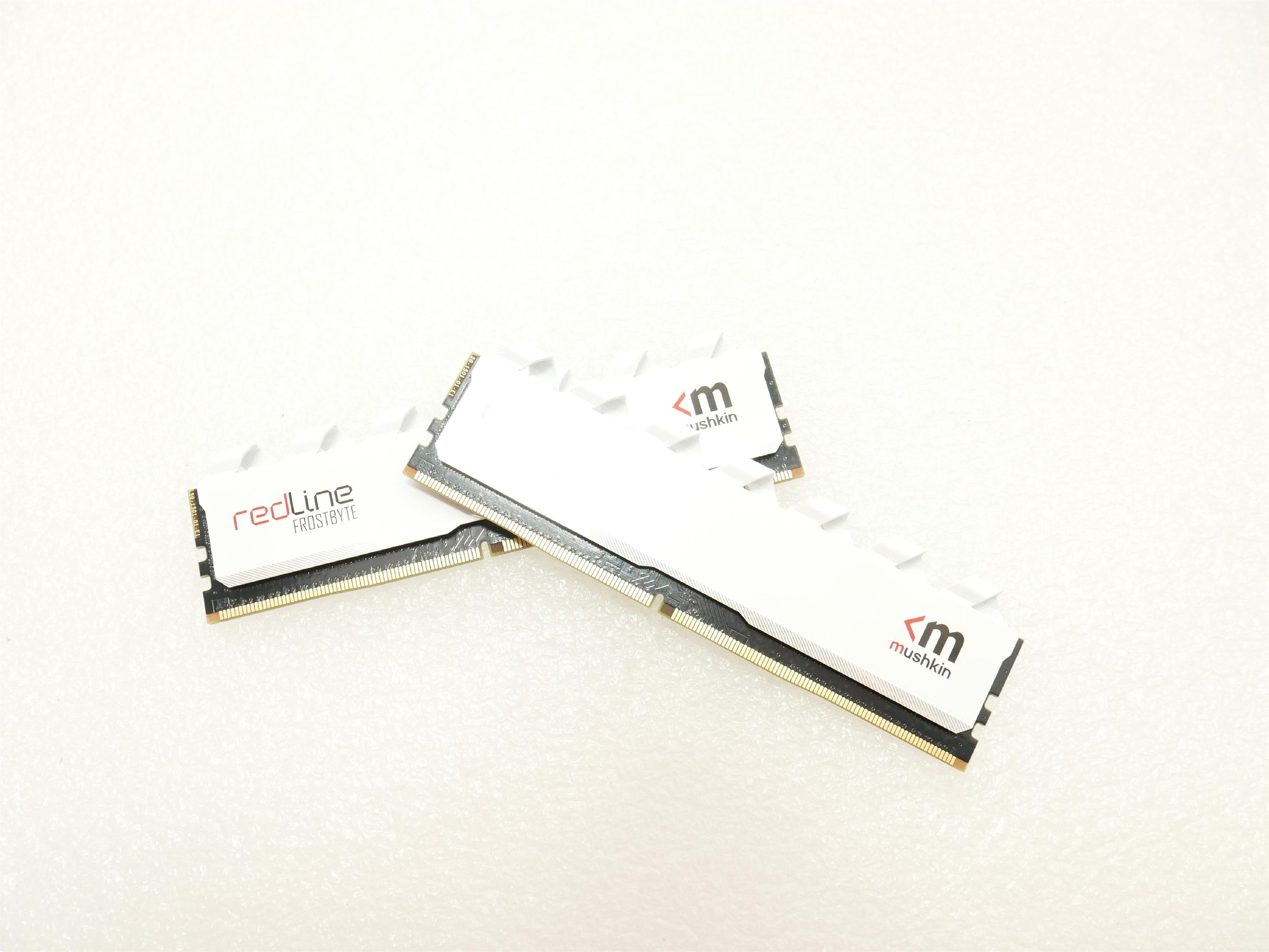 Pamięć Redline White, DDR4, 16 GB, 3600MHz, CL14 (MRD4U360EKKT8GX2) [outlet]