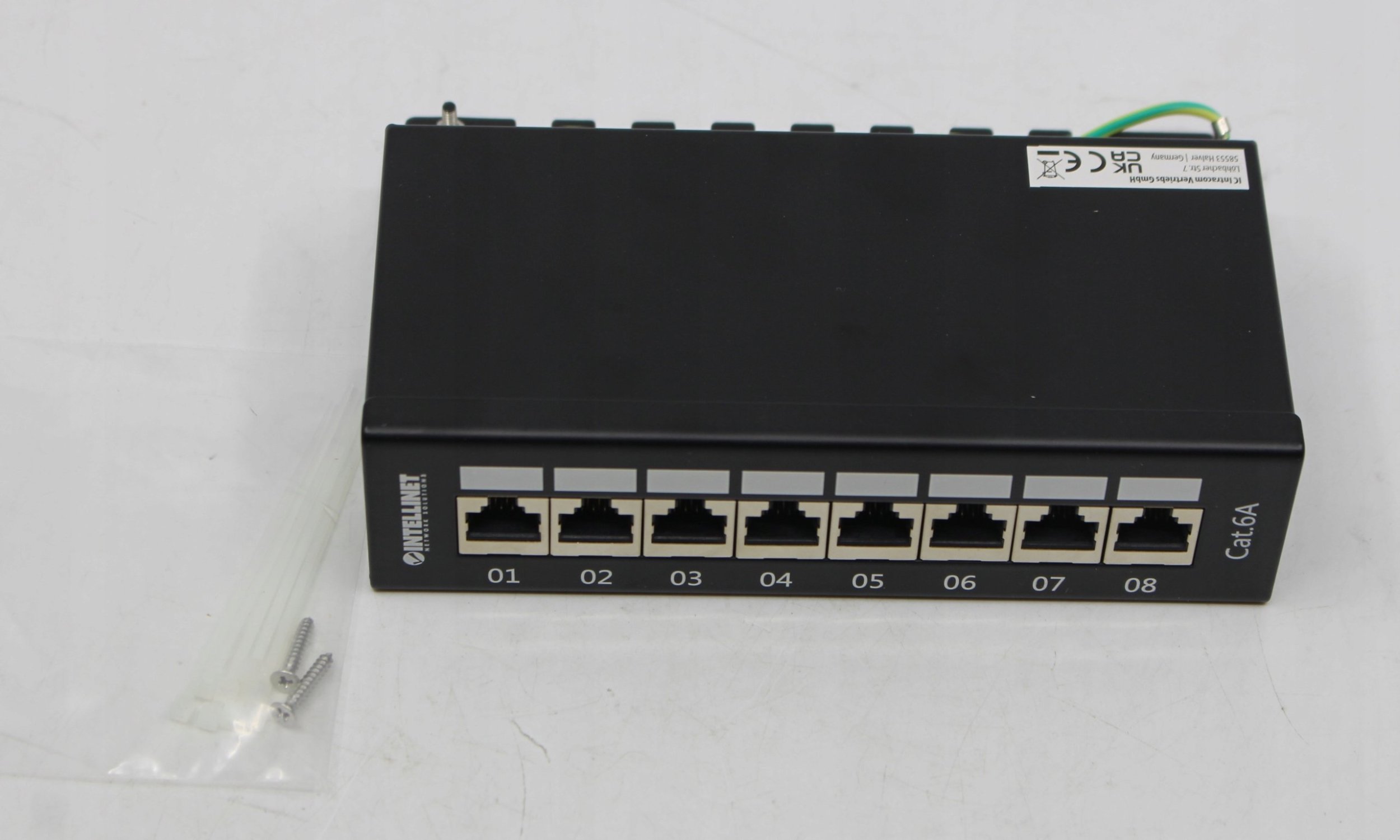 Intellinet Network Solutions INTELLINET 8-Port Cat6a Patchpanel FTP Desktop schwarz