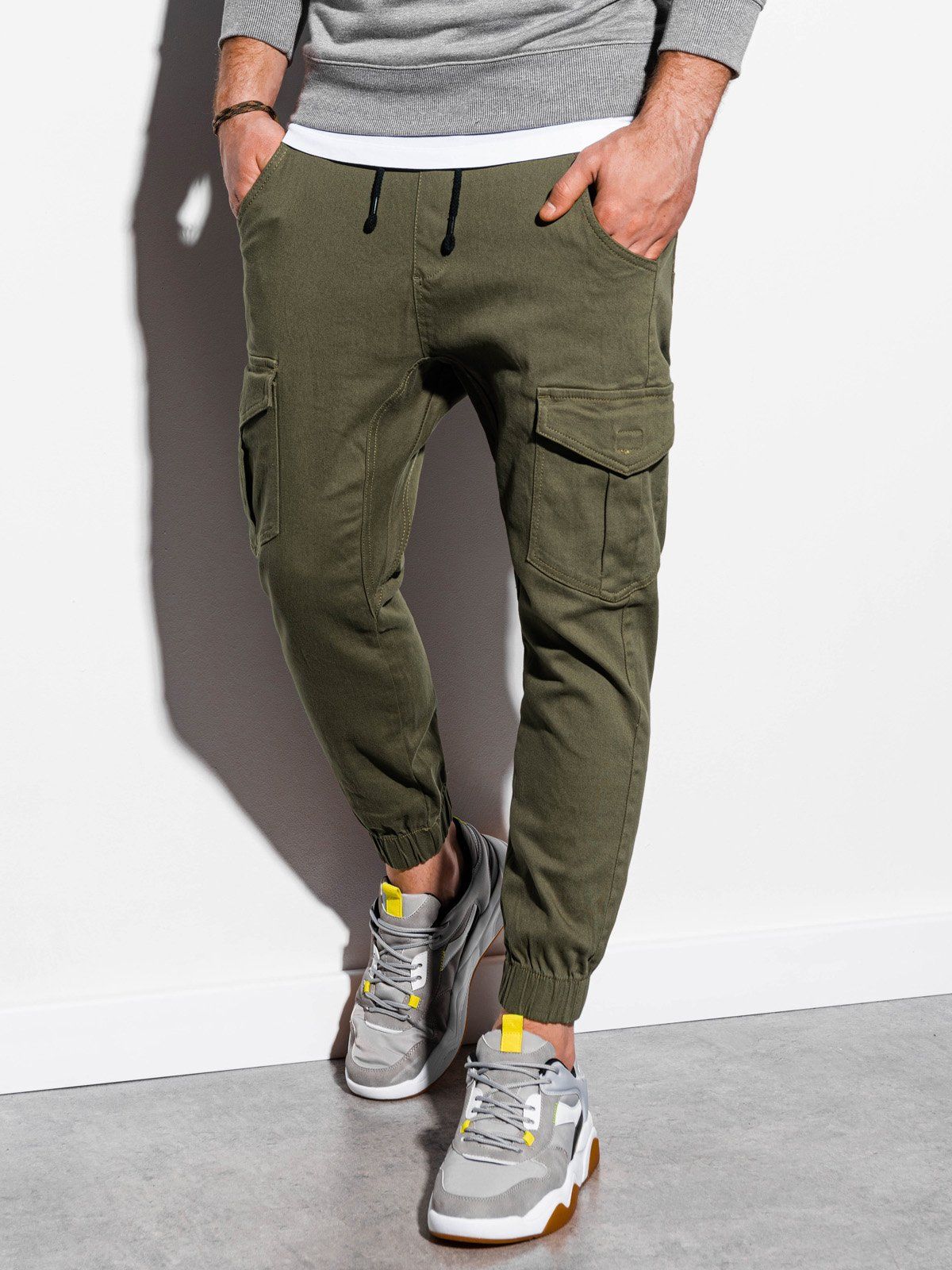 Ombre Spodnie męskie joggery P886 - oliwkowe XL